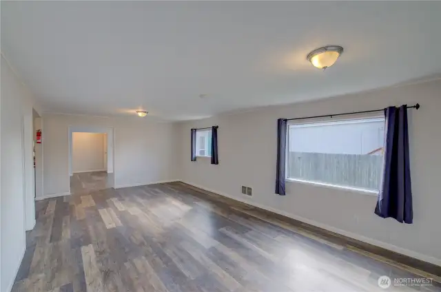 Enter home to large living/dining room