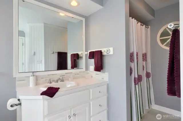 Primary Upper Level Bath