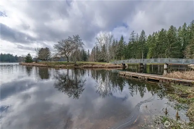 Timberlakes has 2 lakes, parks, playgrounds and more