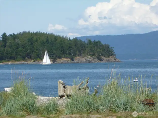 Sailing is common on west winds, along the buoy line or way out.