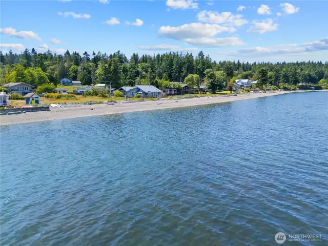 Yoiu can see the tiny cabin.  The bulkhead to the south is close to the south marker.