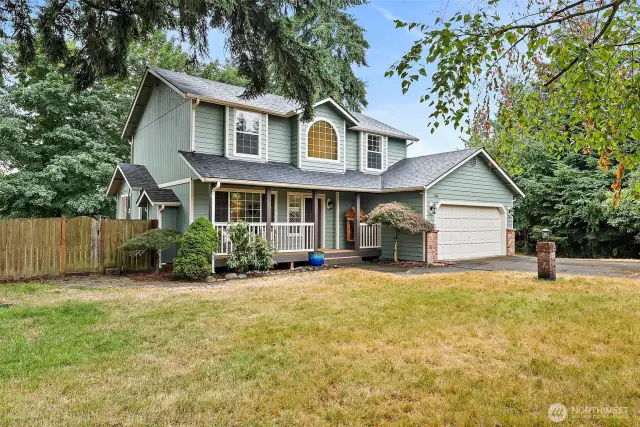 Are you looking for an affordable home, large lot, close-in location, that is move-in ready? THIS IS THE ONE!