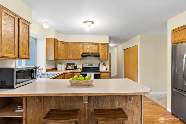 Newer appliances, all remain