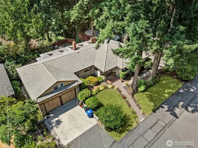 Broadview Estate home on 2 lots