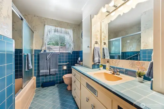 Main level Bath