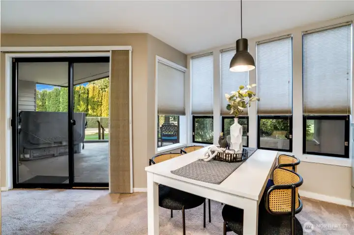 Seamlessly go from your BBQ to your dining room table.