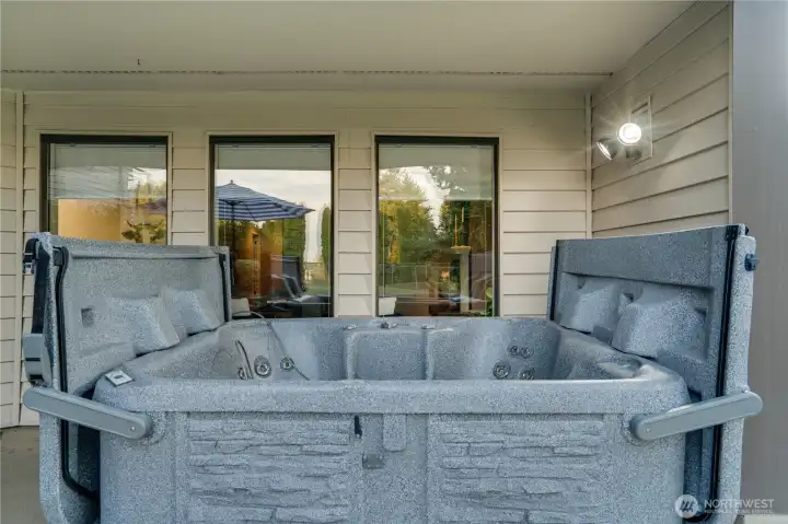 This beautiful newer hot tub is the best way to spoil yourself all year long!