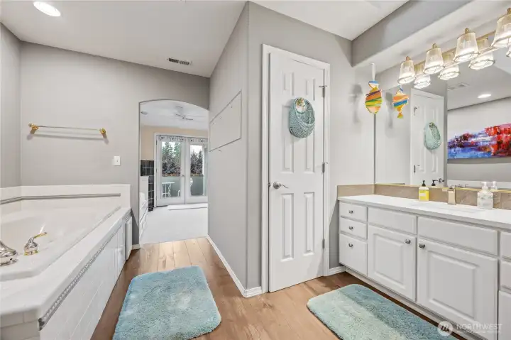 jetted tub and shower w double sinks