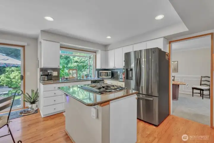 Vere right to see this inviting dinning room.