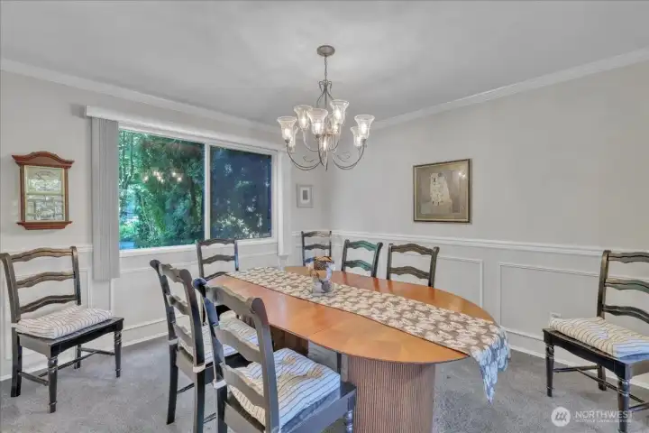 Enjoy lasting memories in this welcoming dinning room.
