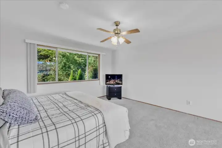 Upstairs bonus room. Endless possibilities in this space. Additional 5th bedroom, man cave, rec-room, ect.
