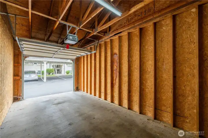 Private garage (210)