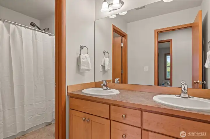 Guest full bathroom upstairs