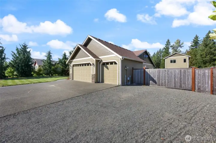 showing side driveway to shop
