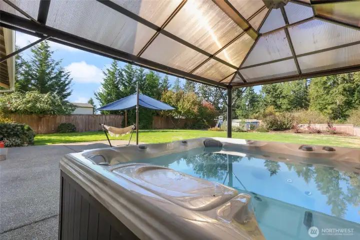 Backyard with Hot tub-stays