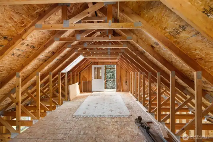 2nd story Storage area/flex space