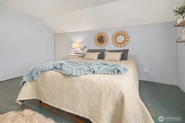 The second upstairs bedroom was not photographed because it was filled with furniture ready to move out.