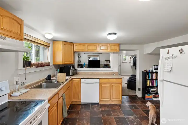 Lower Unit - Kitchen