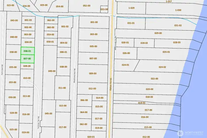 Parcel map showing the lot locations along Sunrise Terrace NE (2 lots in green) Parcel map showing the lot locations along Sunrise Terrace NE (2 lots in green)