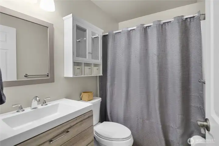 Full bath in hallway directly across from 3rd bedroom for easy accessbility.