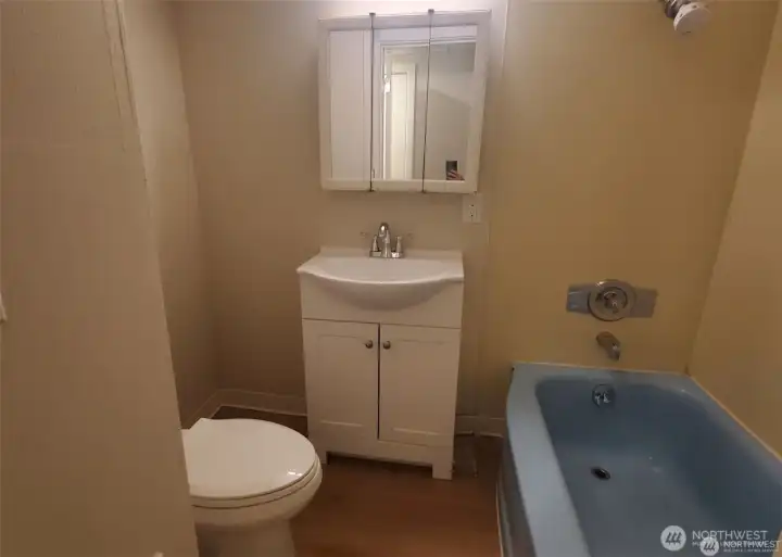 Unit 4 - Full Bathroom - Previous leasing photo. Unit 4 - Full Bathroom - Previous leasing photo.