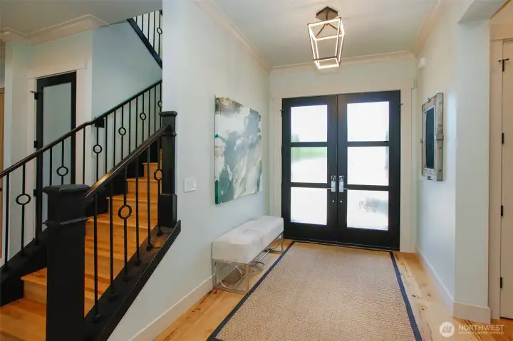 Entry - 8 foot doors throughout the entire main floor Entry - 8 foot doors throughout the entire main floor