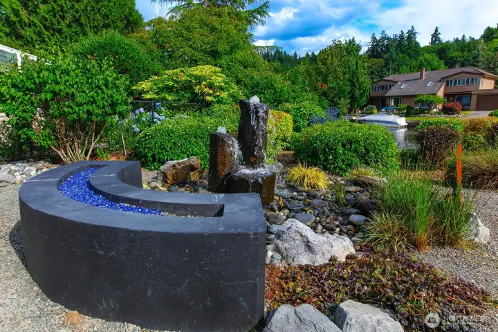 Water feature and firepit. Firepit has an installed gasline. Just needs the finishing touches on your firepit. Water feature and firepit. Firepit has an installed gasline. Just needs the finishing touches on your firepit.