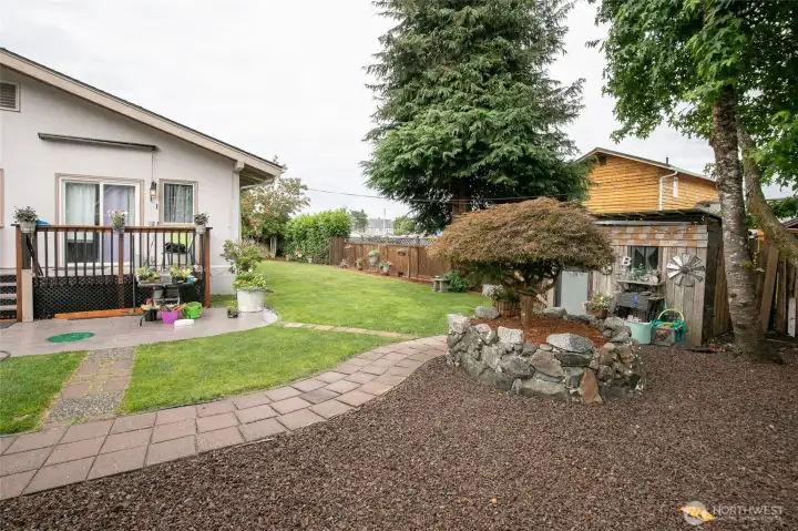 Fantastic fully upgraded yard, with deck. Fantastic fully upgraded yard, with deck.