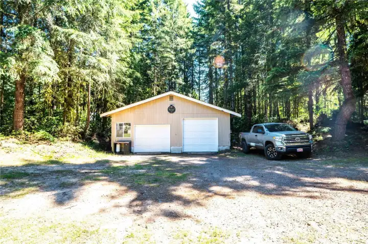 Large Garage with power