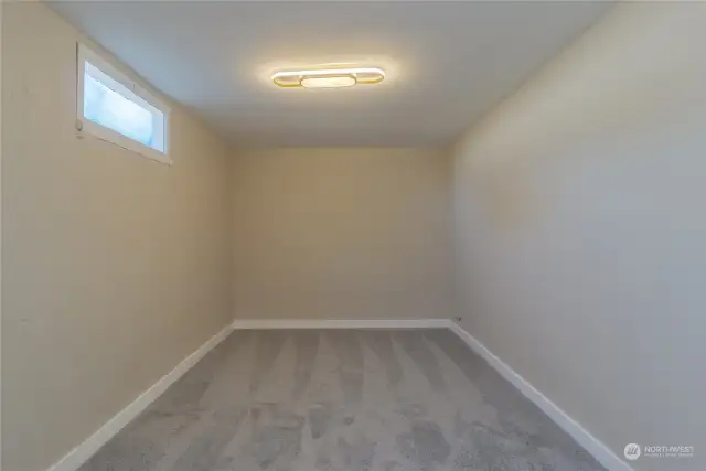 Extra Large Closet or Bonus Room off Primary