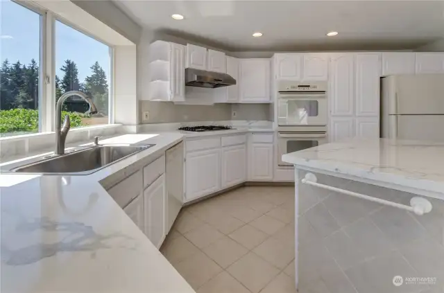 Bright light filled kitchen w/ built in double oven!