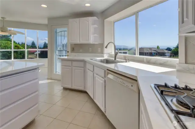 Kitchen with View!