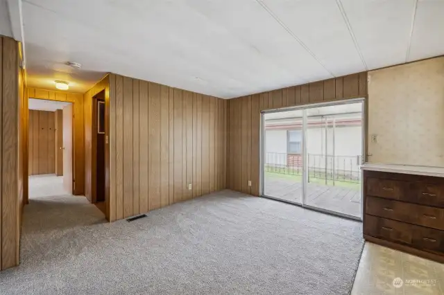 eat-in / breakfast nook area