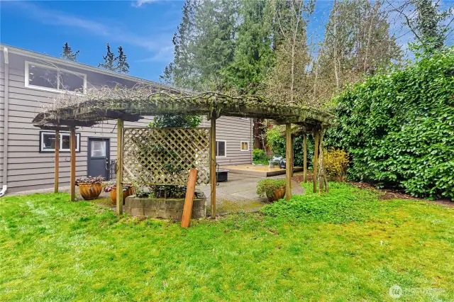 Spring will be here shortly and with it comes an inspiring arbored garden.