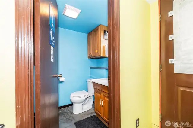 The detached 40’ X 40’ shop has a 3/4 bath with a sink, toilet, and shower.  This bath and shop square footage are not included in the listing, so add more extra area for your activities.