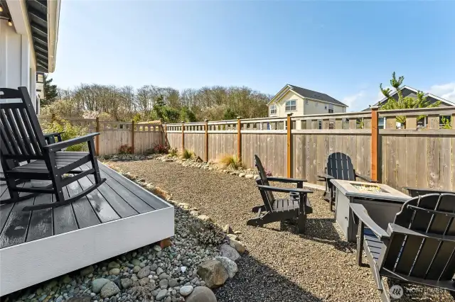 all outdoor furniture is inckuded