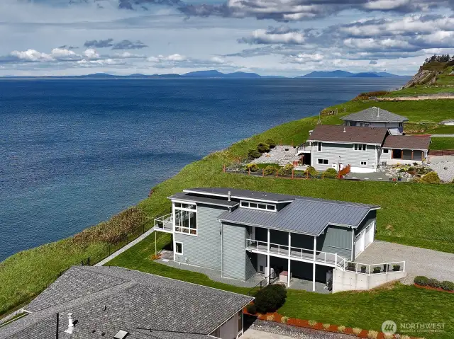 Wide Westerly views.