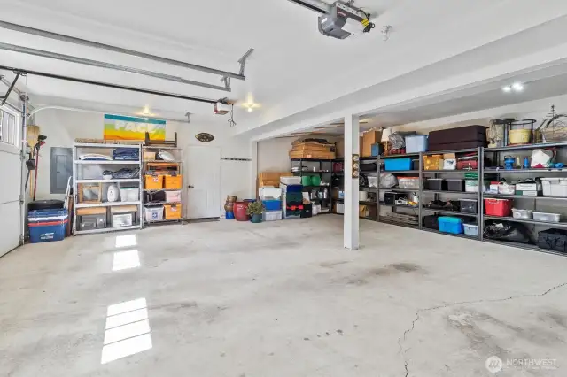 Oversized 28'x28' Garage