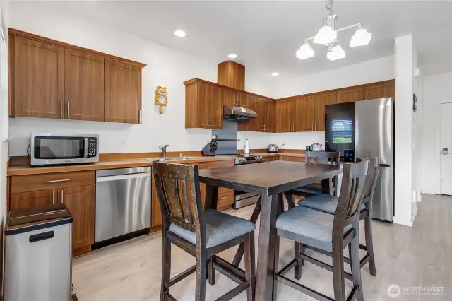 Loads of counter space, SS appliances, eating space