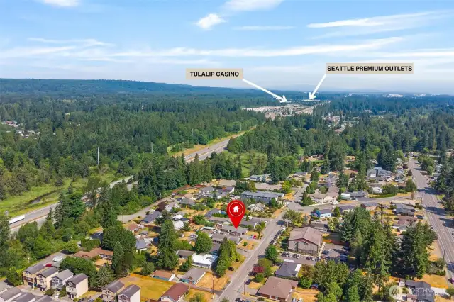 Seattle Premium Shopping Outlets & Tulalip Casino, Walmart, Home depot, and other shopping all close by.