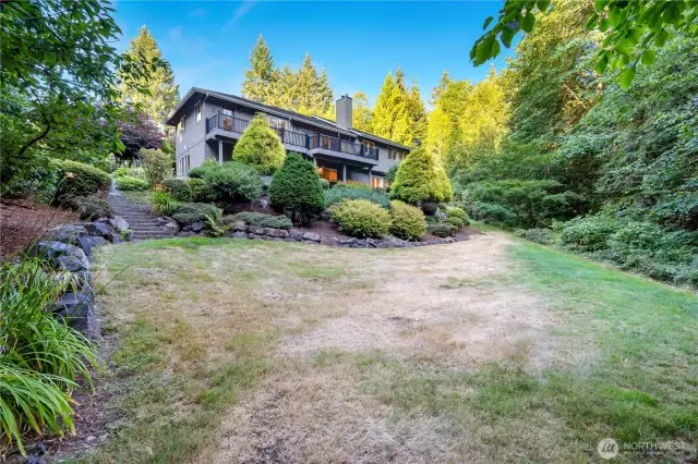Expansive backyard offers room to roam, garden, or entertain—create your dream outdoor living space in 98038.