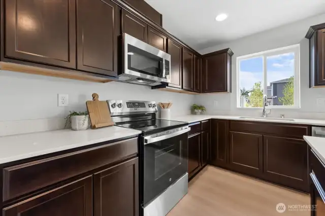 Photographs are for illustrative purposes only. Features, finishes, interior/exterior colors, landscaping and floorplan shown may vary from actual homes built.