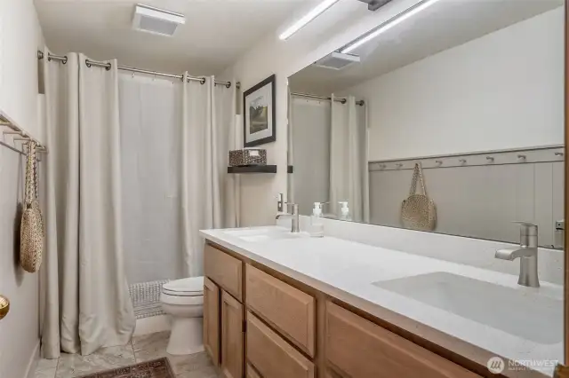 2nd floor guest bathroom