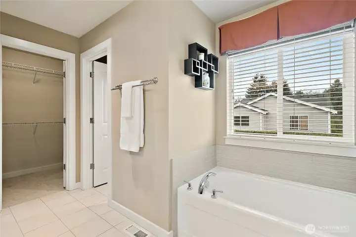 Spa inspired soaking tub w/remote blinds