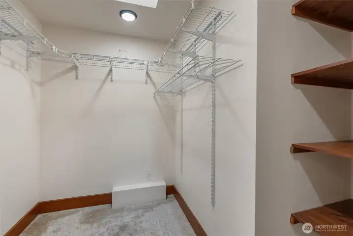 Plenty of space to keep your wardrobe organized and accessible