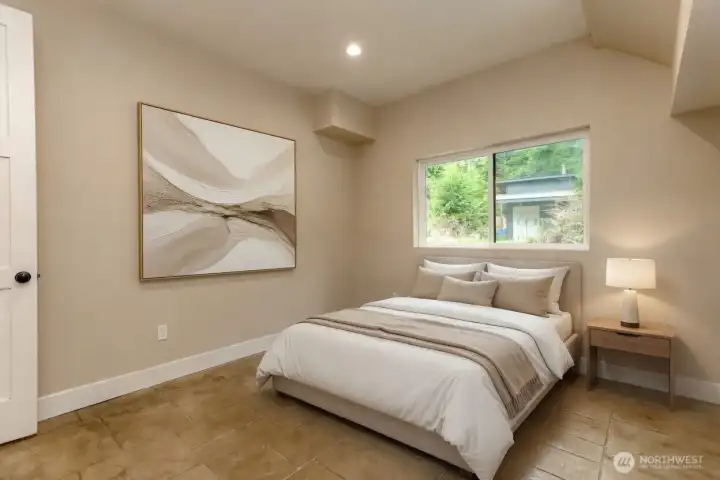 2nd bed room on main level is spacious