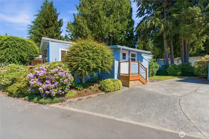 2nd Driveway with mudroom access