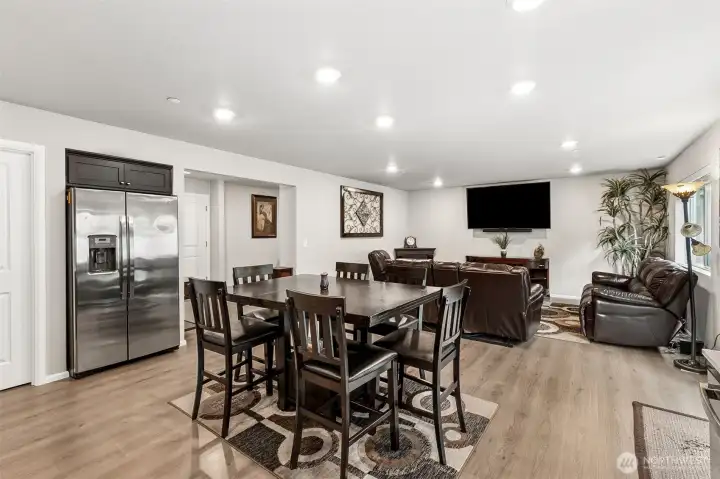 Large eat-in kitchen and family room makes it easy to entertain and enjoy the great space Large eat-in kitchen and family room makes it easy to entertain and enjoy the great space