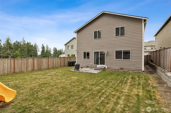 Large back yard fully fenced. Large back yard fully fenced.