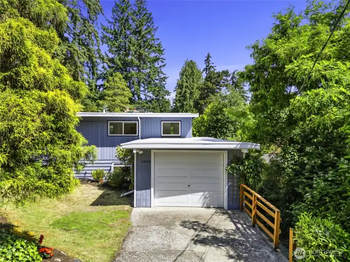 Welcome to this quiet retreat in the heart of Maple Leaf! Welcome to this quiet retreat in the heart of Maple Leaf!